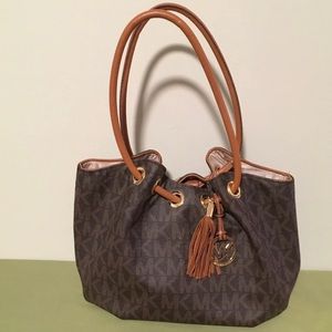 Michael Kors Hobo